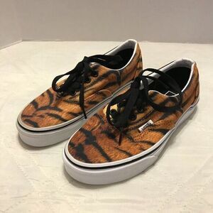 Women's Tiger Print Vans Off the Wall lace up sneakers‎ size 5.5 nwt